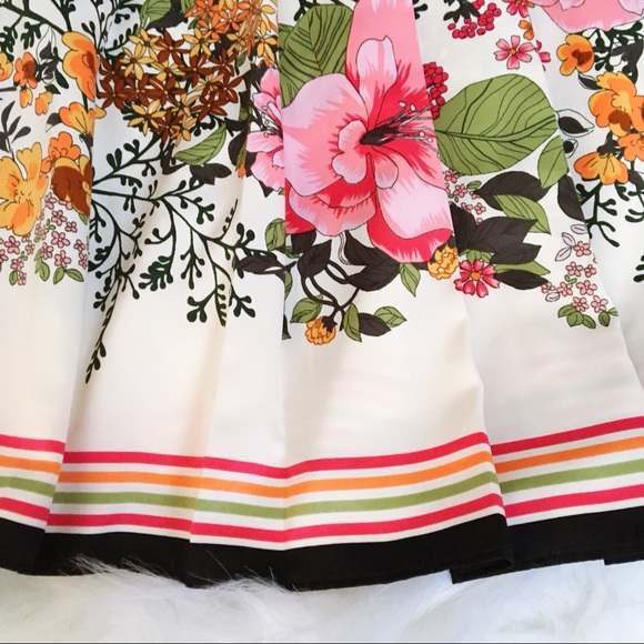 Old Navy Silky Pleated Floral Skirt 💐 - Picture 3 of 5